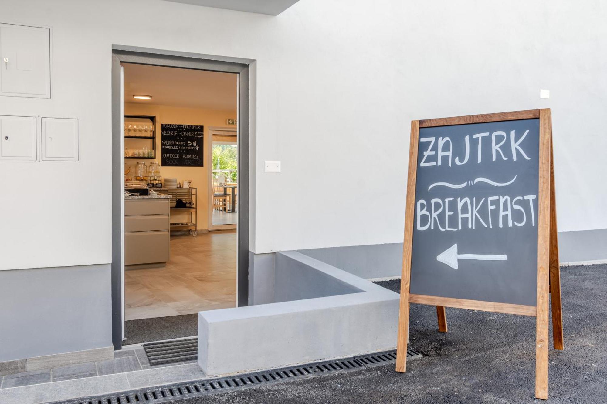 Hosnar, Apartma Time Out Apartment